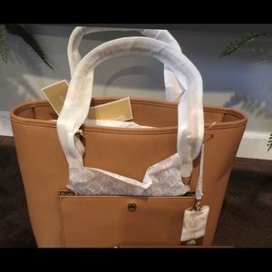 Michael kors jet set handbag